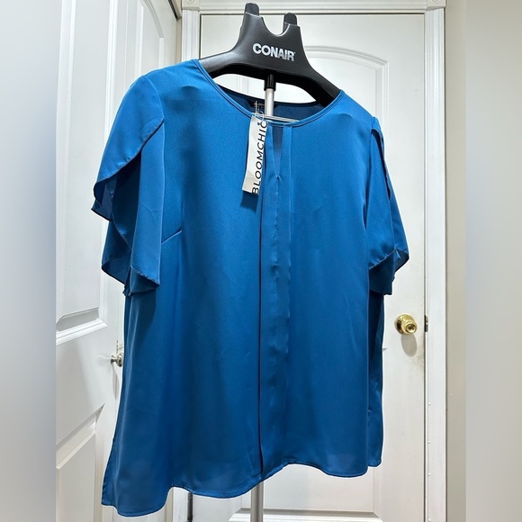 BloomChic Plus Size XL Solid Keyhole Petal Sleeve Pleated Blouse us 14-16 - Picture 4 of 8